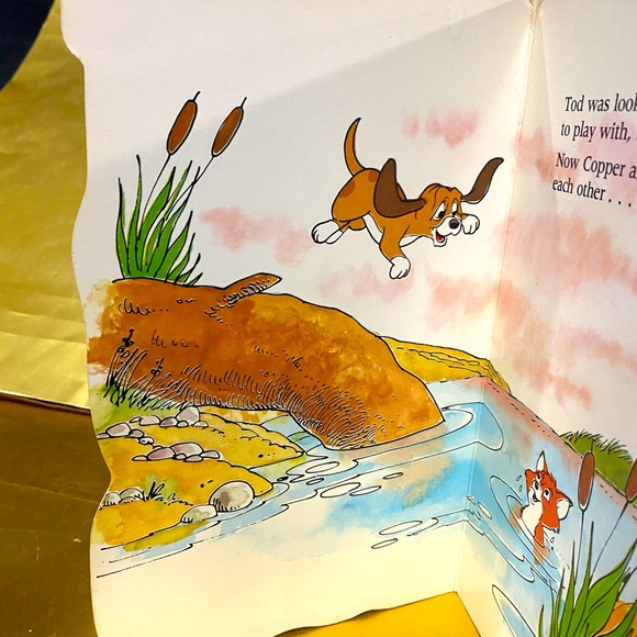 WALT DISNEY PRODUCTIONS 1981 THE FOX AND THE HOUND FINDS A FRIEND BOARD BOOK - Picture 7 of 15